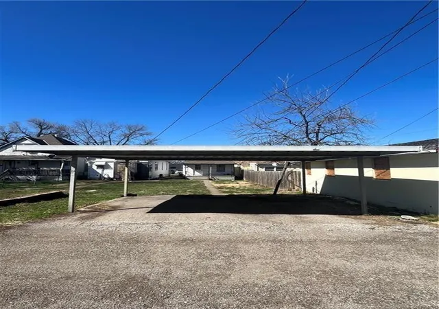 Photo 6 of Single family home for sale at 905 S 22nd Street, Saint Joseph, MO 64507 | MLS# 2633351 | Listing updated on 2026-07-28