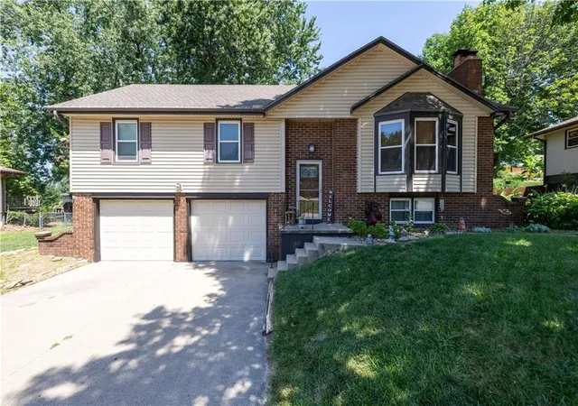 Photo 4 of Sale Pending at 3909 W Haverill Dr, Saint Joseph, MO 64506 | MLS# 2633364 | Listing updated on 2026-08-06