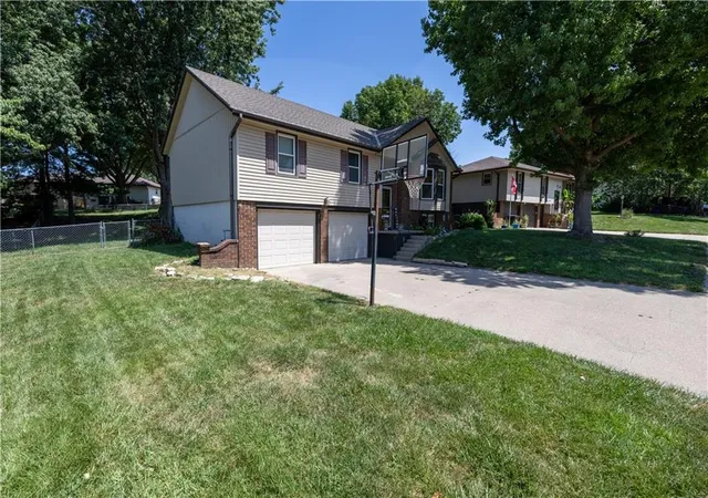 Photo 5 of Sale Pending at 3909 W Haverill Dr, Saint Joseph, MO 64506 | MLS# 2633364 | Listing updated on 2026-08-06