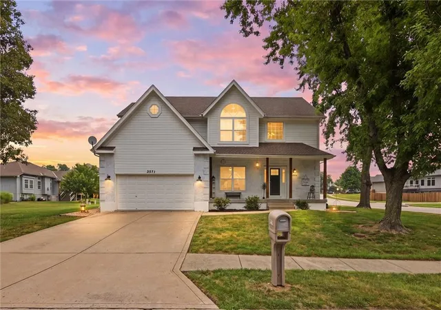 Photo 2 of Single family home for sale at 3371 S Cochise Ave, Independence, MO 64057 | MLS# 2633366 | Listing updated on 2026-10-07