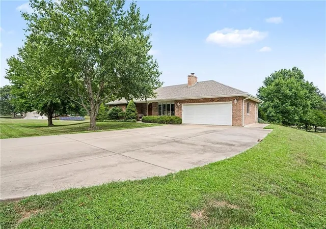 3rd image of 18103 Murphy Rd, Smithville, MO 64089 | MLS# 2633367