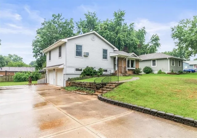 3rd image of 703 E Maple St, Archie, MO 64725 | MLS# 2633369