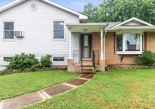 4th image of 703 E Maple St, Archie, MO 64725 | MLS# 2633369