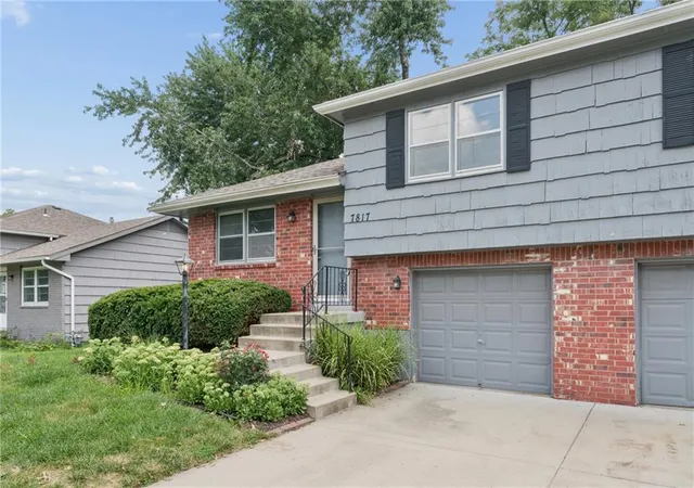 2nd image of 7817 England Dr, Overland Park, KS 66204 | MLS# 2633377