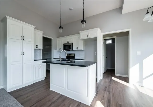 Photo 4 of Single family home for sale at 1307 NE White Oaks Ln, Oak Grove, MO 64075 | MLS# 2633381 | Listing updated on 2026-07-25