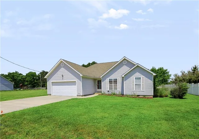 image of 821 E 19th St, Galena, KS 66739 | MLS# 2633383