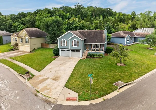 Photo 4 of Single family home for sale at 21417 E 50th Terrace S, Blue Springs, MO 64015 | MLS# 2633384 | Listing updated on 2026-09-01