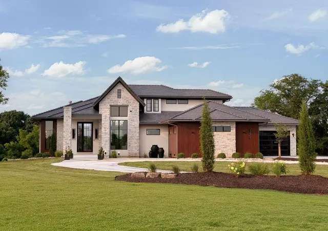 1st image of 12505 Nw Copper Hill Ct, Kansas City, MO 64152 | MLS# 2633389