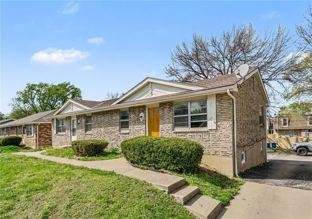1st image of 3522 Ne 72nd St, Gladstone, MO 64119 | MLS# 2633394