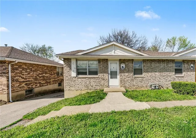 4th image of 3522 Ne 72Nd St, Gladstone, MO 64119 | MLS# 2633394