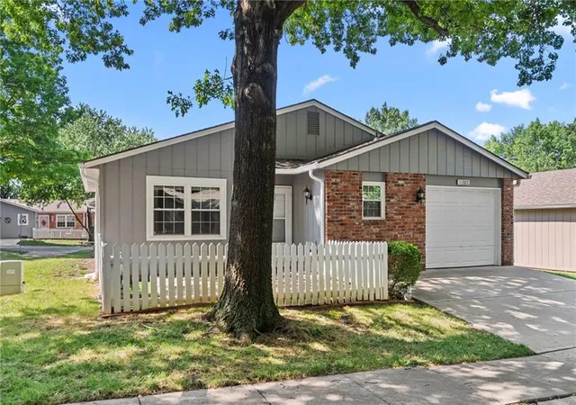 1st image of 11327 W 77th Ter, Overland Park, KS 66214 | MLS# 2633396