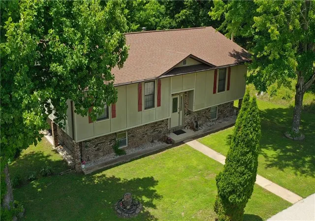 Photo 4 of Single family home for sale at 128 Jh Williamson Jr Ct, Saint Robert, MO 65584 | MLS# 2633401 | Listing updated on 2026-09-21