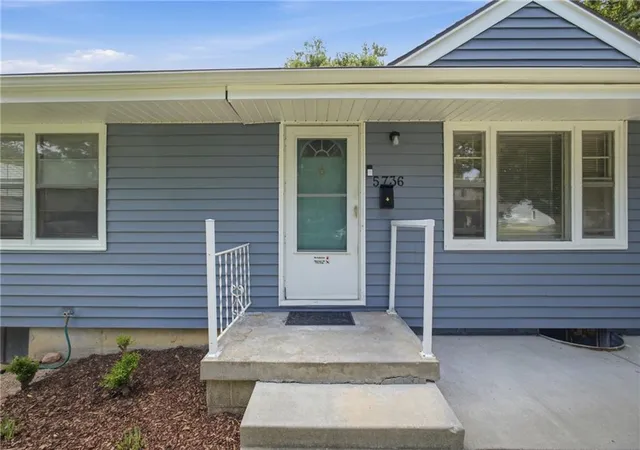 3rd image of 5736 Woodson St, Mission, KS 66202 | MLS# 2633402