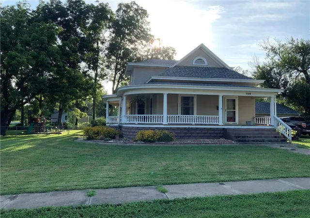 3rd image of 409 S Green St, Yates Center, KS 66783 | MLS# 2633410