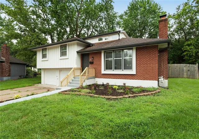 2nd image of 10805 E 65th St, Raytown, MO 64133 | MLS# 2633415