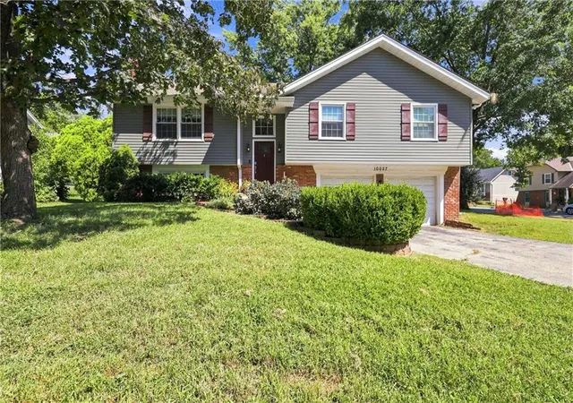 2nd image of 10027 Noland Rd, Lenexa, KS 66215 | MLS# 2633423