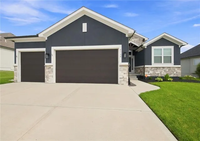 2nd image of 5755 Barn Hill Rd, Kansas City, MO 64152 | MLS# 2633441