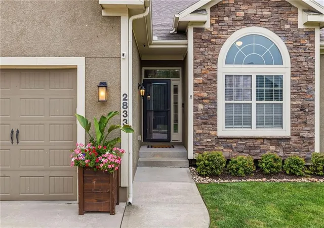 Photo 3 of Sale Pending at 2833 Ne Parkview Ln, Lees Summit, MO 64086 | MLS# 2633443 | Listing updated on 2026-09-07
