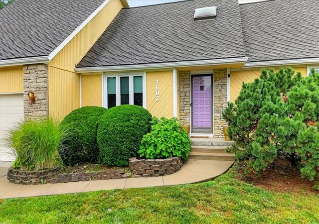 image of 7602 Parkhill St, Shawnee, KS 66216 | MLS# 2633444
