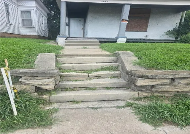 Photo 3 of Single family home for sale at 2007 Jones St, Saint Joseph, MO 64501 | MLS# 2633446 | Listing updated on 2026-07-25