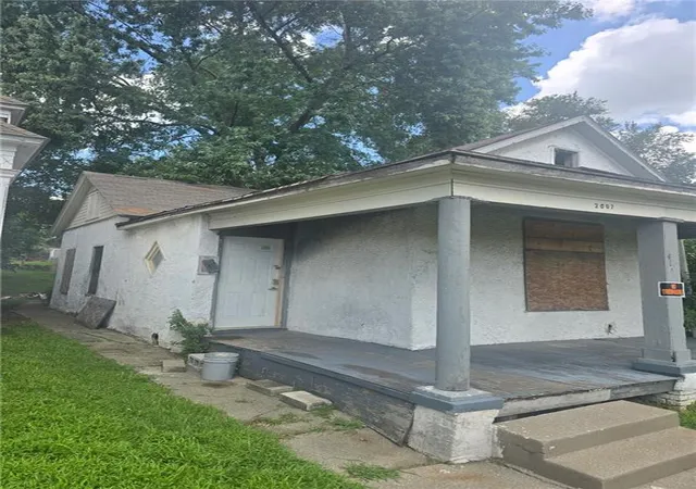 Photo 3 of Single family home for sale at 2007 Jones St, Saint Joseph, MO 64501 | MLS# 2633446 | Listing updated on 2026-07-25