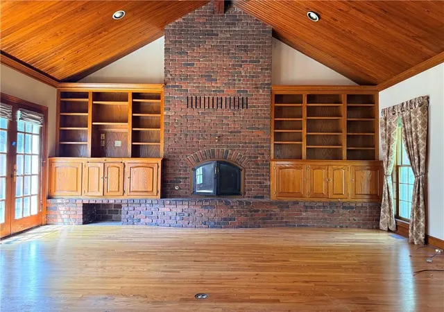 3rd image of 735 Sunset Dr, Lawrence, KS 66044 | MLS# 2633463