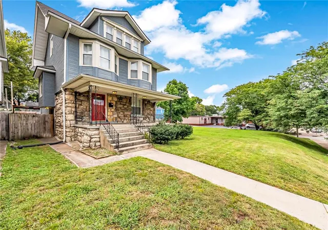 Photo 2 of Single family home for sale at 2606 Campbell St, Kansas City, MO 64108 | MLS# 2633470 | Listing updated on 2026-08-31