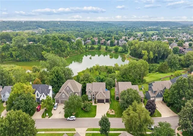 2nd image of 5619 Theden St, Shawnee, KS 66218 | MLS# 2633475