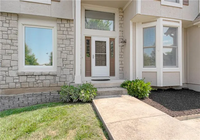 Photo 2 of Sale Pending at 22306 W 51st Terrace, Shawnee, KS 66226 | MLS# 2633493 | Listing updated on 2026-08-17