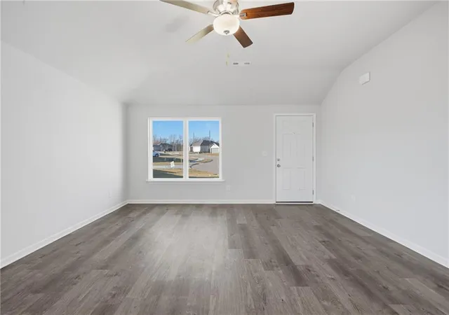 Photo 3 of Single family home for sale at 1614 Sw 9th Street, Oak Grove, MO 64075 | MLS# 2633500 | Listing updated on 2026-10-18
