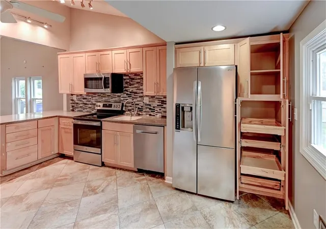3rd image of 445 S Chestnut St, Olathe, KS 66061 | MLS# 2633503
