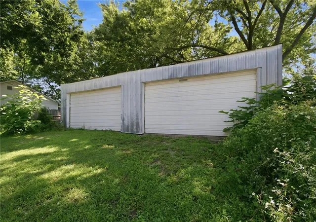 3rd image of 413-415 S Orchard St, Clinton, MO 64735 | MLS# 2633507