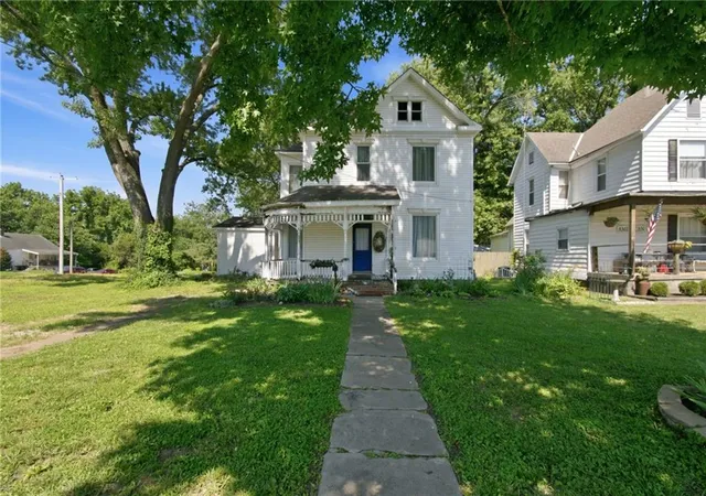 5th image of 413-415 S Orchard St, Clinton, MO 64735 | MLS# 2633507