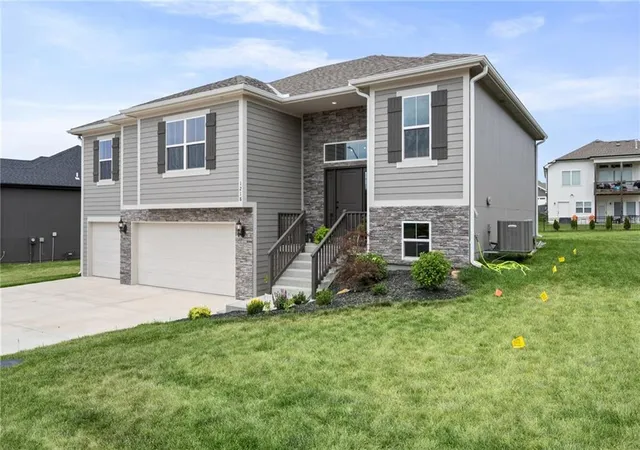 Photo 2 of Sale Pending at 1218 Ne 122nd Street, Kansas City, MO 64165 | MLS# 2633509 | Listing updated on 2026-08-16