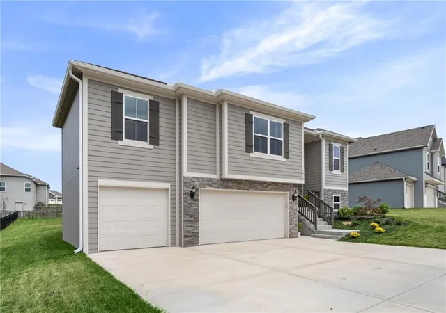 Photo 3 of Sale Pending at 1218 NE 122nd Street, Kansas City, MO 64165 | MLS# 2633509 | Listing updated on 2026-08-16