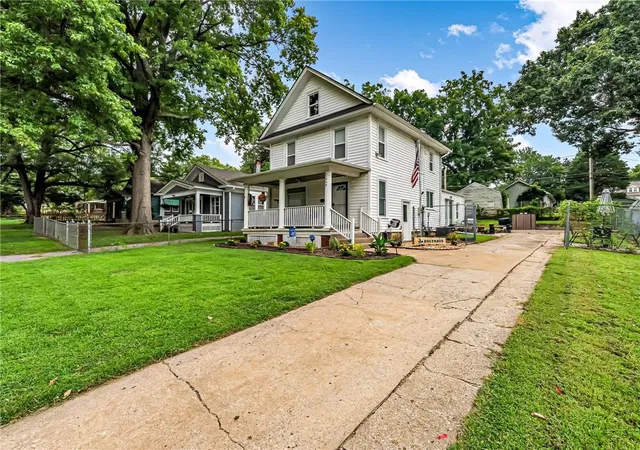 Photo 3 of Sale Pending at 549 S Huttig Ave, Independence, MO 64053 | MLS# 2633519 | Listing updated on 2026-08-16