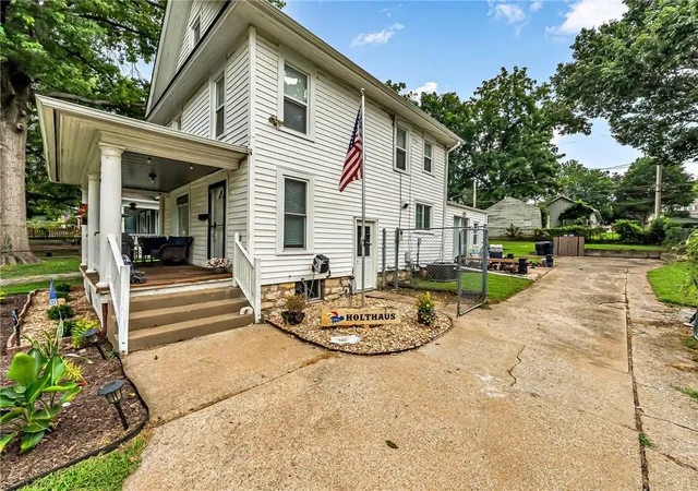 Photo 3 of Sale Pending at 549 S Huttig Ave, Independence, MO 64053 | MLS# 2633519 | Listing updated on 2026-08-16