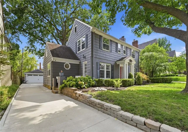 Photo 3 of Sale Pending at 619 W 69th Terrace, Kansas City, MO 64113 | MLS# 2633525 | Listing updated on 2026-08-16
