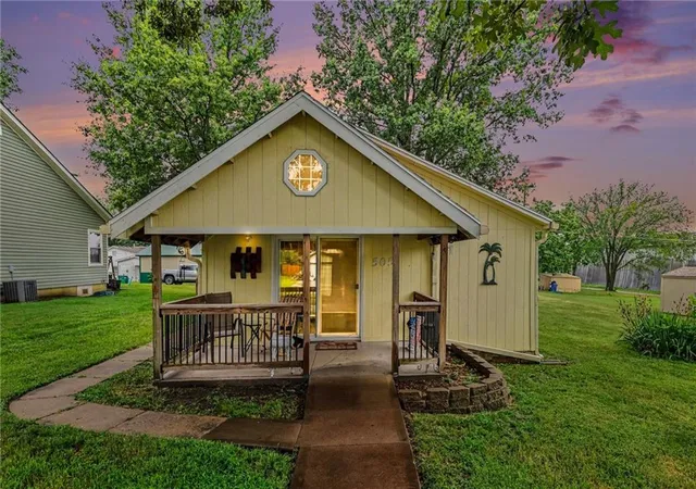 1st image of 505 W Shawnee St, Paola, KS 66071 | MLS# 2633526