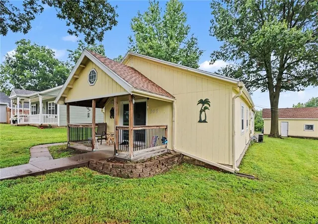 3rd image of 505 W Shawnee St, Paola, KS 66071 | MLS# 2633526