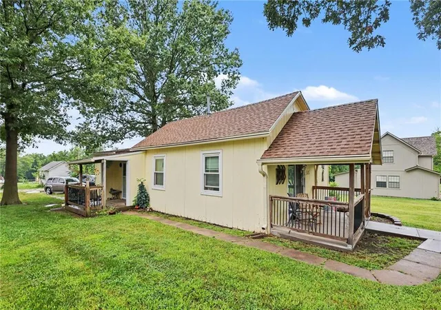 4th image of 505 W Shawnee St, Paola, KS 66071 | MLS# 2633526