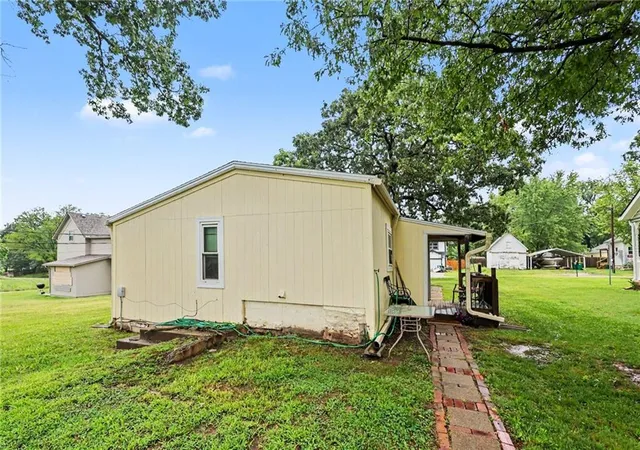 5th image of 505 W Shawnee St, Paola, KS 66071 | MLS# 2633526