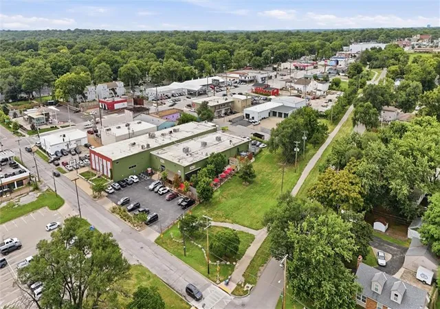 Photo 2 of Sale Pending at 7639 Jefferson St, Kansas City, MO 64114 | MLS# 2633527 | Listing updated on 2026-09-22
