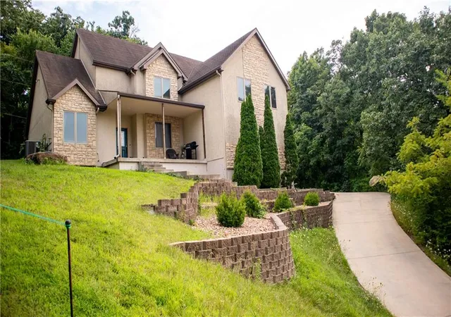 Photo 2 of Single family home for sale at 7307 Oliver Cir, Kansas City, KS 66106 | MLS# 2633529 | Listing updated on 2026-09-06