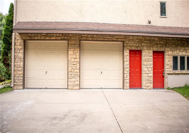 Photo 4 of Single family home for sale at 7307 Oliver Cir, Kansas City, KS 66106 | MLS# 2633529 | Listing updated on 2026-09-06