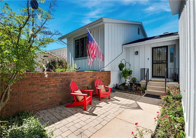 Single family home for sale at 48 Woodbridge Ln, Kansas City, MO 64145 | MLS# 2633532