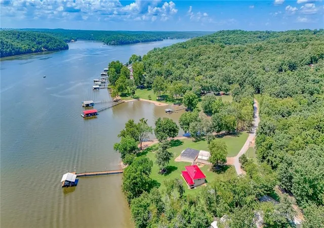 2nd image of 33260 Golden Acres Rd, Lincoln, MO 65338 | MLS# 2633540