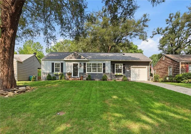 2nd image of 5536 Cedar St, Roeland Park, KS 66205 | MLS# 2633545