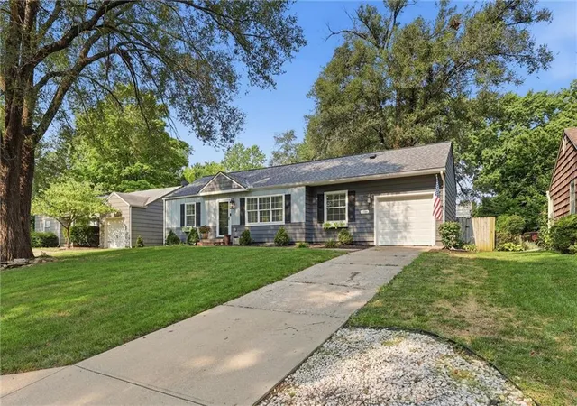 3rd image of 5536 Cedar St, Roeland Park, KS 66205 | MLS# 2633545