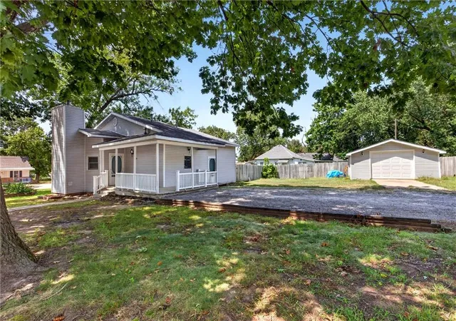 2nd image of 528 W Ashland St, Nevada, MO 64772 | MLS# 2633548